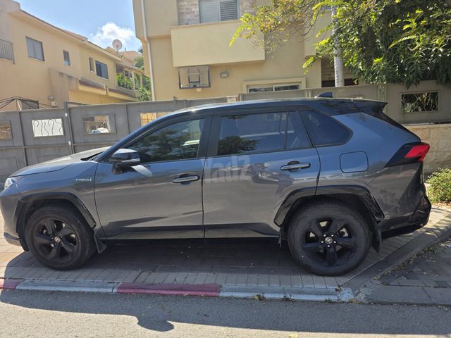 טויוטה RAV4