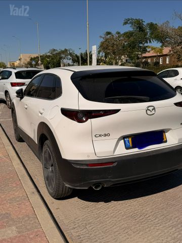 מודעת רכב מאזדה CX-30