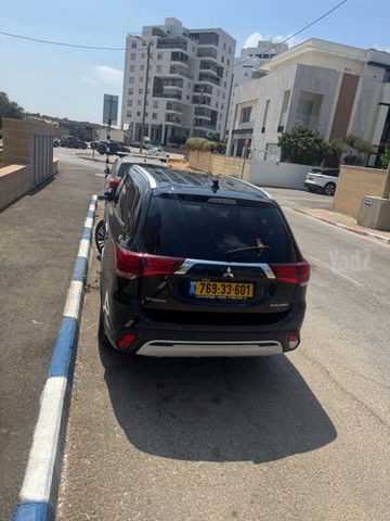 מיצובישי אאוטלנדר