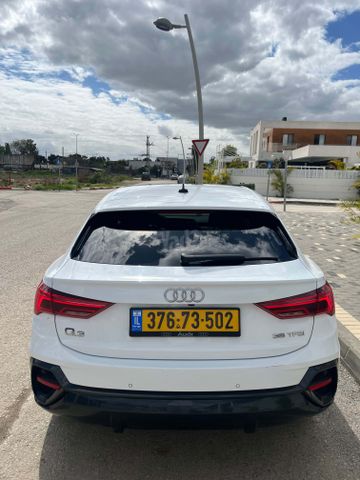 אאודי Q3