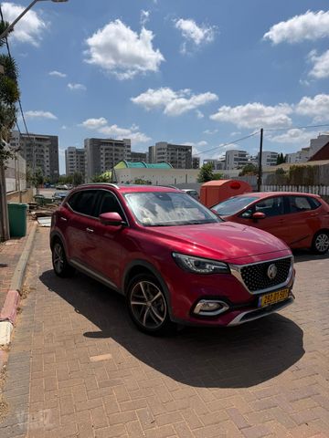 מודעת רכב אם ג'י EHS PHEV