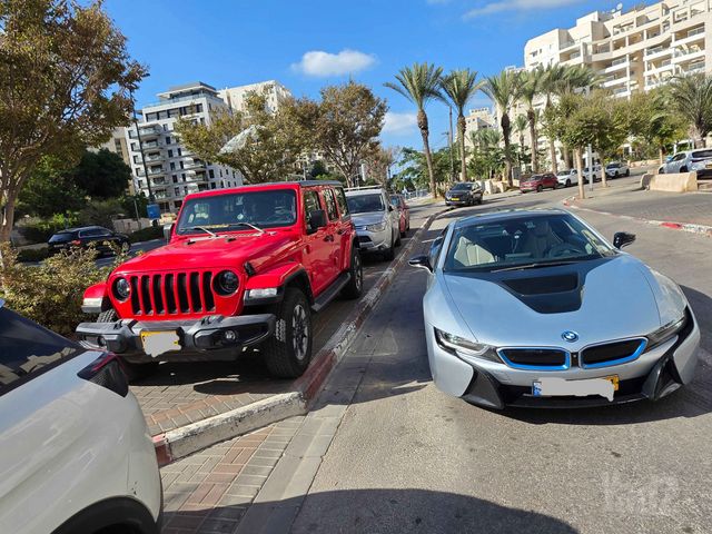 מודעת רכב ג'יפ רנגלר