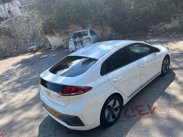 יונדאי איוניק