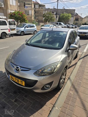 מודעת רכב מאזדה 2