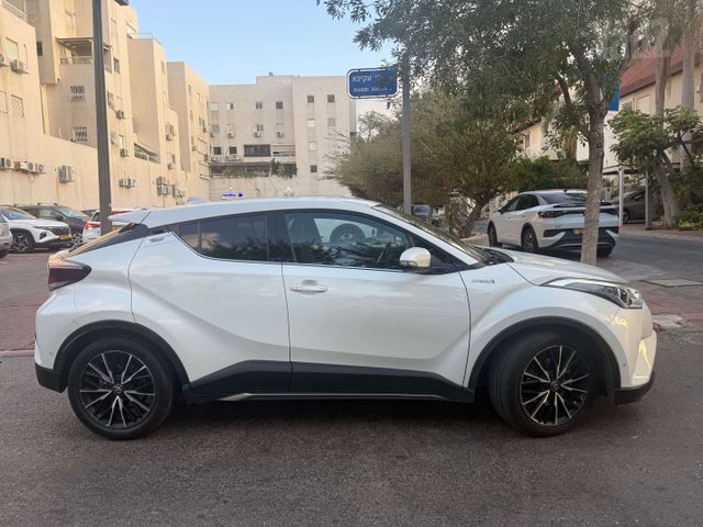 טויוטה C-HR