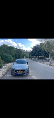 מודעת רכב מאזדה 2