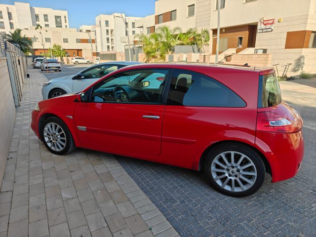 רנו מגאן
