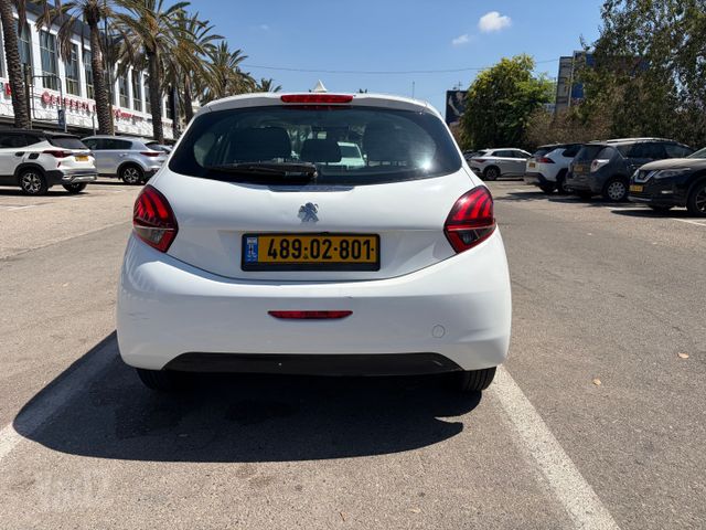 פיג'ו 208