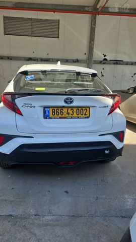 מודעת רכב טויוטה C-HR