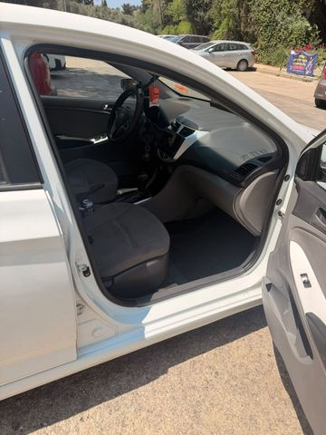 יונדאי אקסנט i25