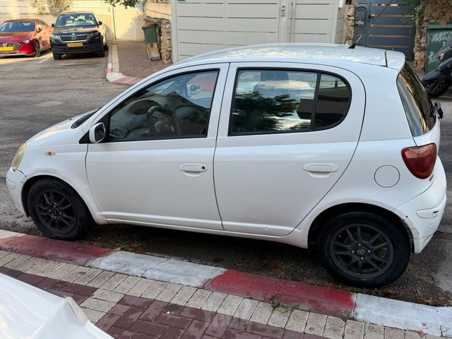 טויוטה יאריס