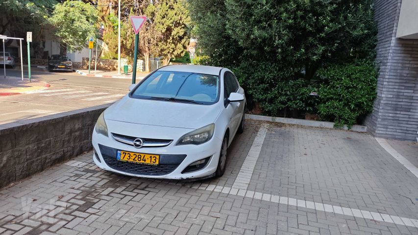 אופל אסטרה