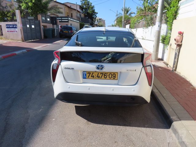 טויוטה פריוס