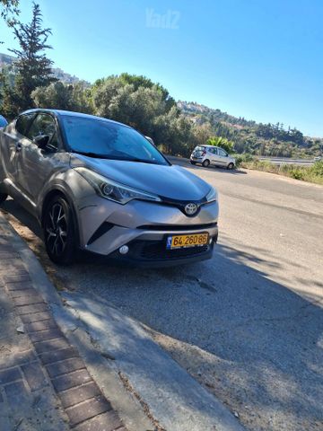 מודעת רכב טויוטה C-HR