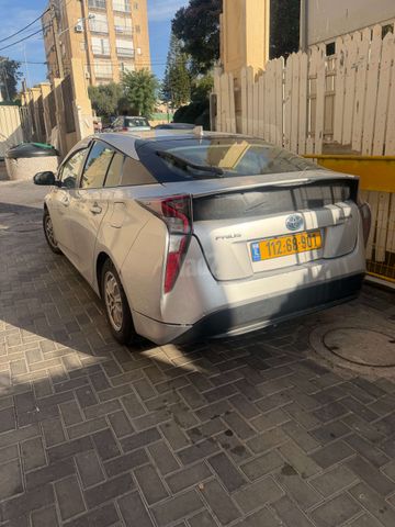 טויוטה פריוס