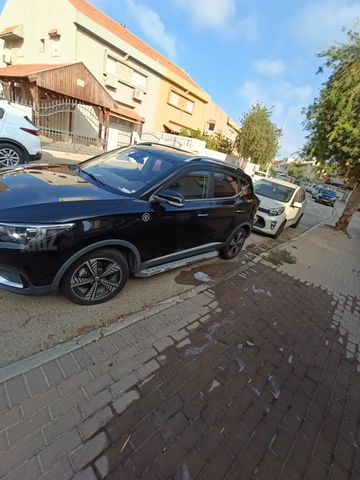 מודעת רכב אם ג'י ZS