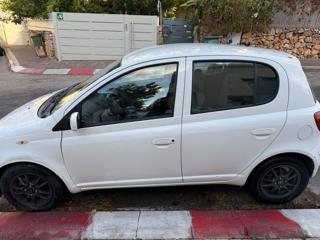 טויוטה יאריס