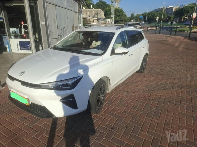 אם ג'י MG5