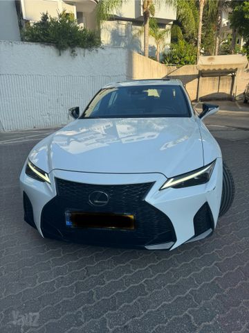לקסוס IS