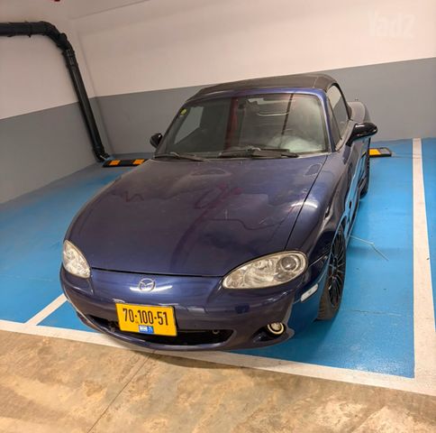 מודעת רכב מאזדה MX-5