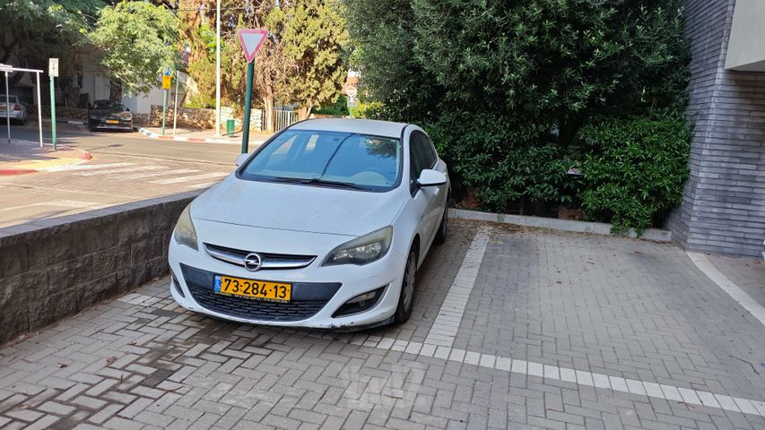 אופל אסטרה