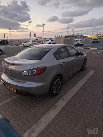 מודעת רכב מאזדה 3