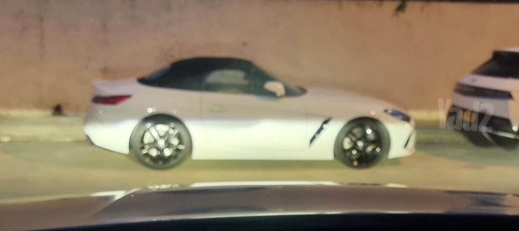 ב מ וו Z4