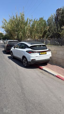 מודעת רכב ג׳ילי Geometry C
