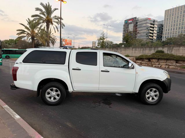 איסוזו די-מקס
