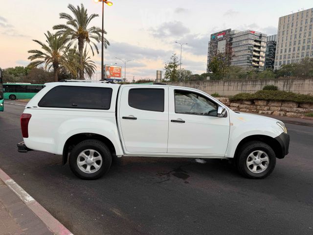 איסוזו די-מקס