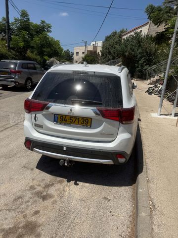 מיצובישי אאוטלנדר