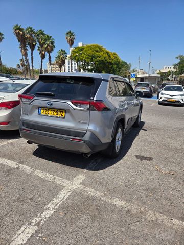 טויוטה RAV4