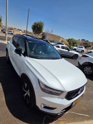 מודעת רכב וולוו XC40