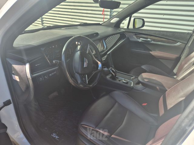 קאדילק XT6