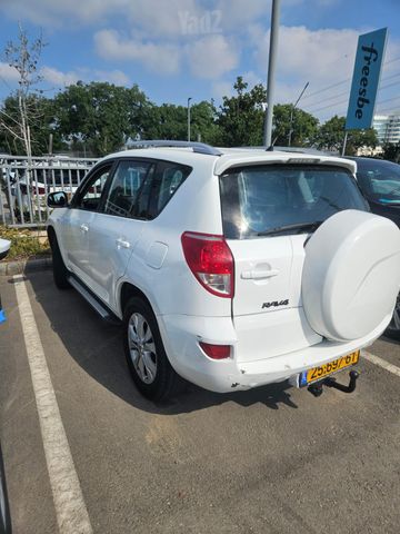 טויוטה RAV4