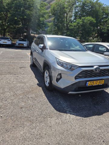 טויוטה RAV4