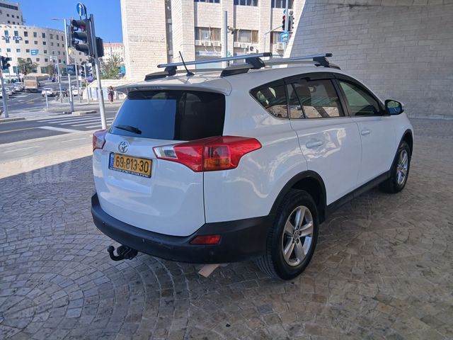 טויוטה RAV4