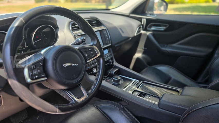 יגואר F-Pace