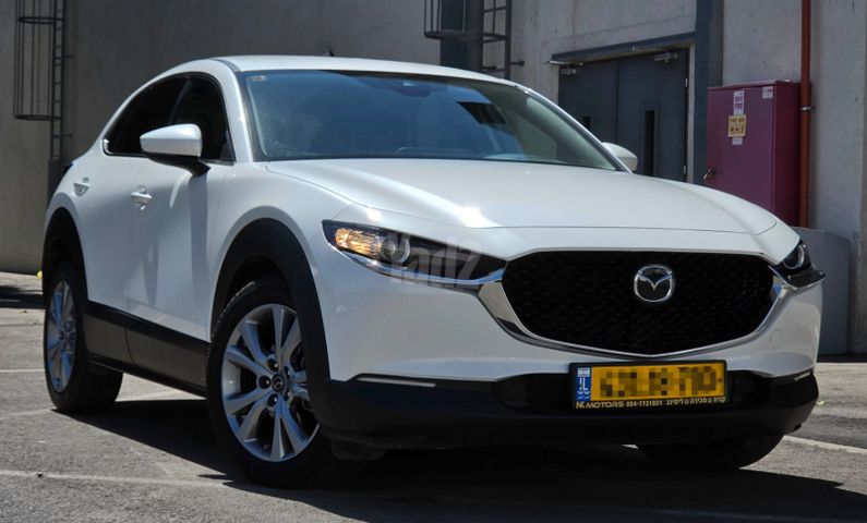 מודעת רכב מאזדה CX-30