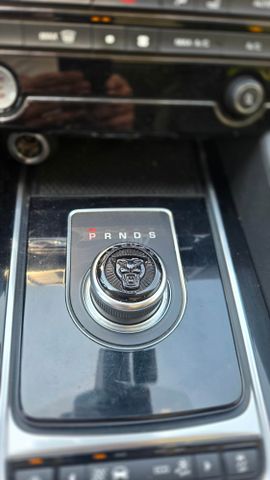 יגואר F-Pace