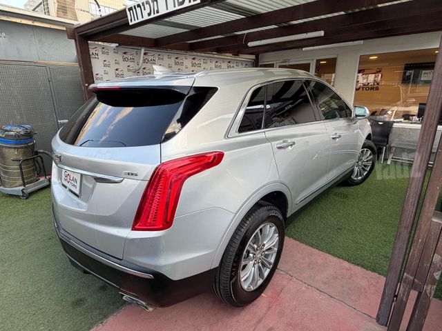 קאדילק XT5