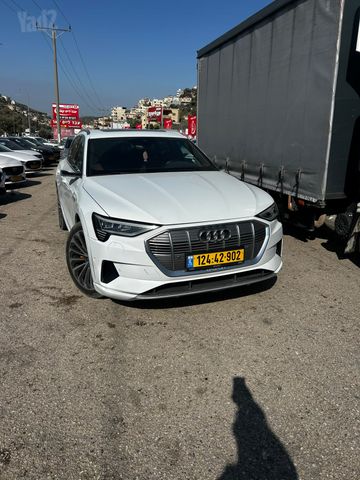 מודעת רכב אאודי E-tron