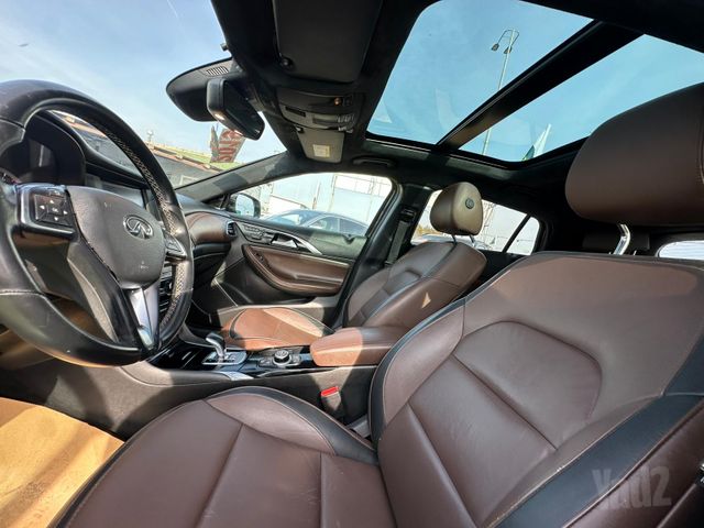אינפיניטי QX30