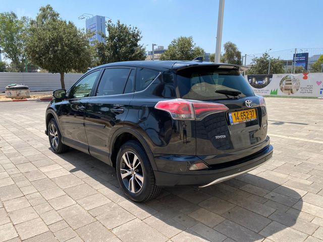 טויוטה RAV4