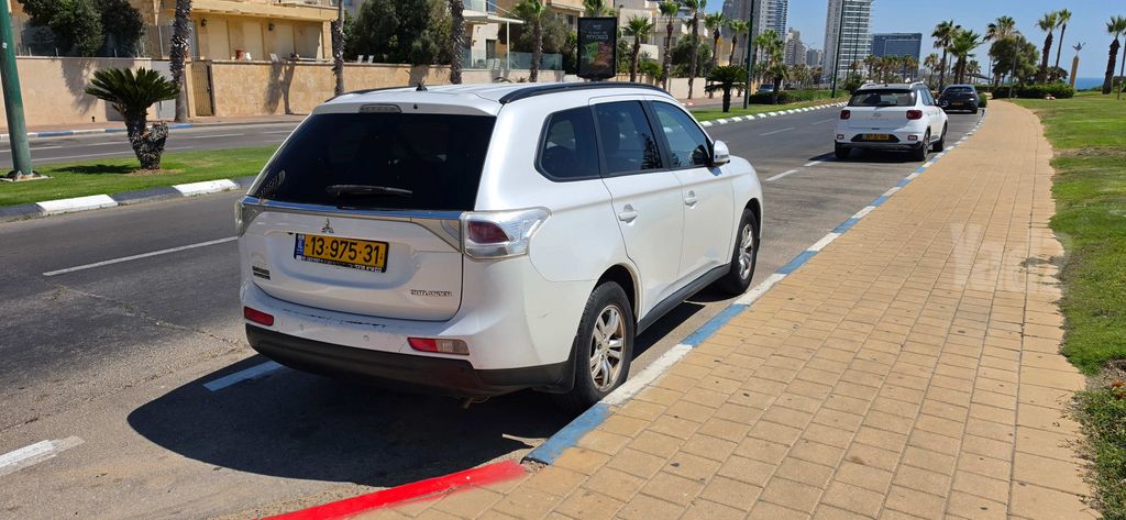 מיצובישי אאוטלנדר