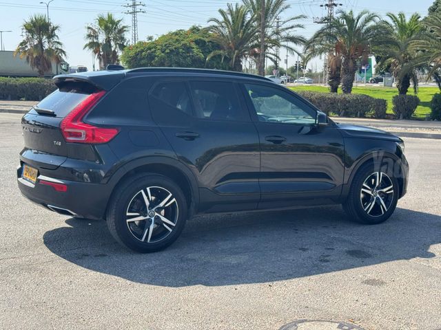 וולוו XC40