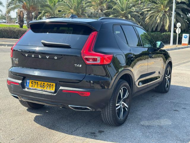 וולוו XC40