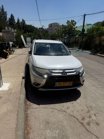 מיצובישי אאוטלנדר