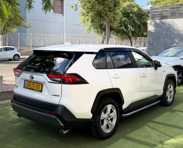 טויוטה RAV4