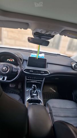 מודעת רכב אם ג'י EHS PHEV
